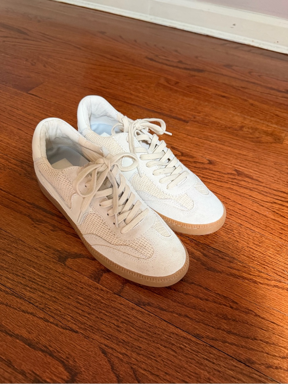 Cream Lace-Up Casual Dolce Vita Sneakers